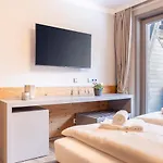 By Alps Hotel
