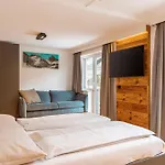 By Alps Hotel