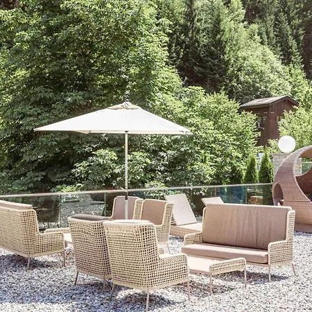 By Alps Aparthotel *