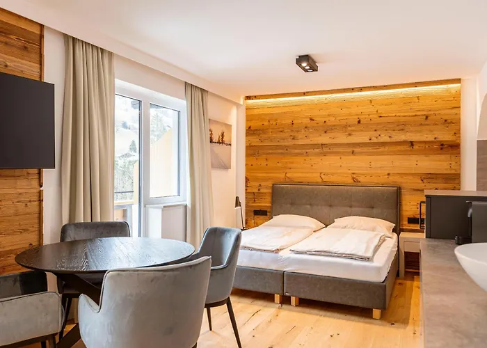 By Alps Hotel